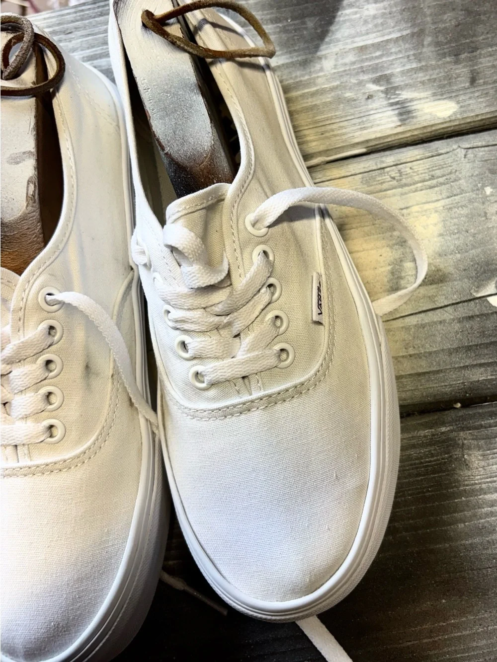 White Vans sneakers #skateboarding #classic size women’s 10 good condition